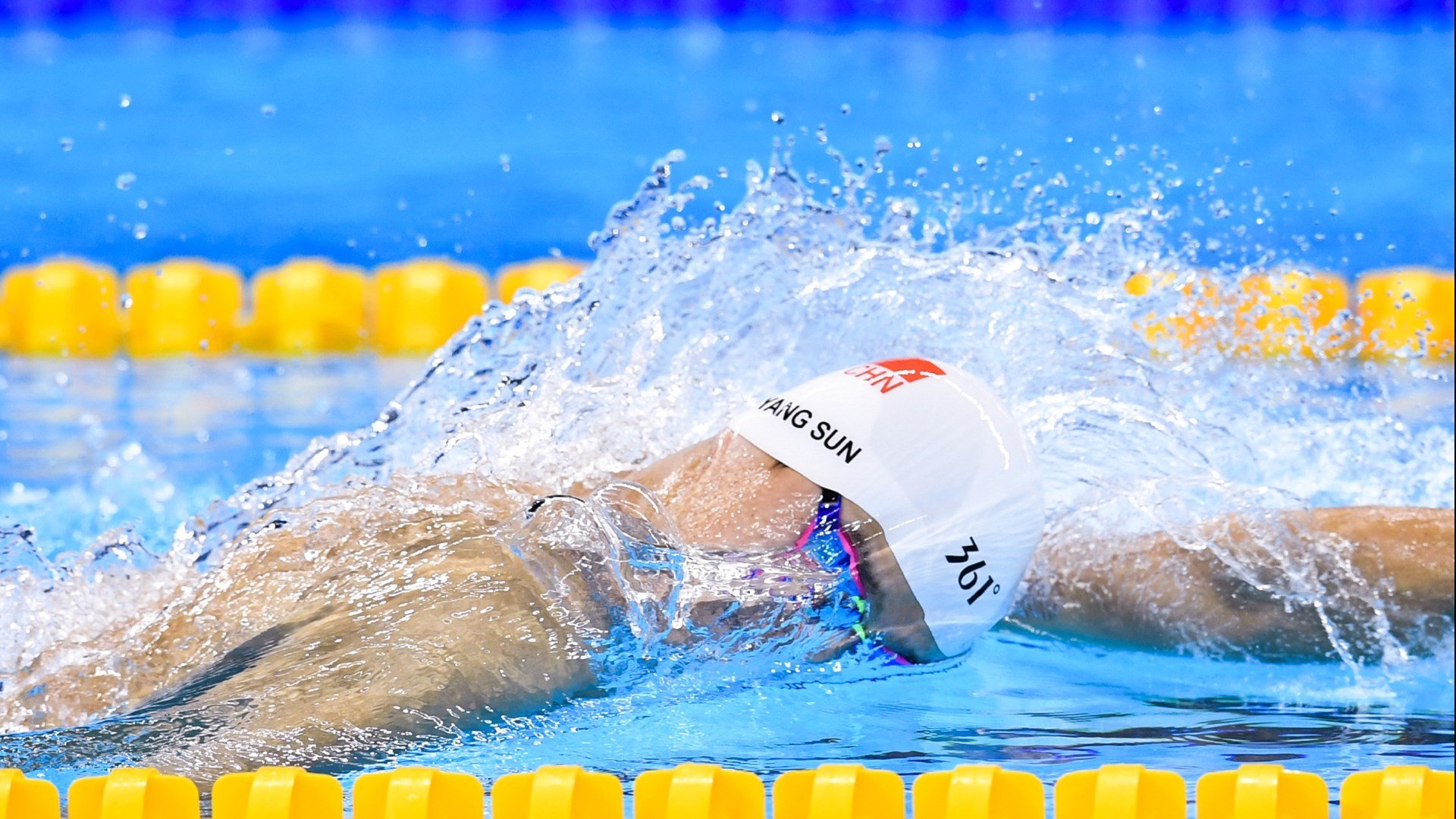 摩登阿兹特克之夜,当泰国军刀撕裂波斯铁骑,穆西亚拉用节奏重写足球哲学
